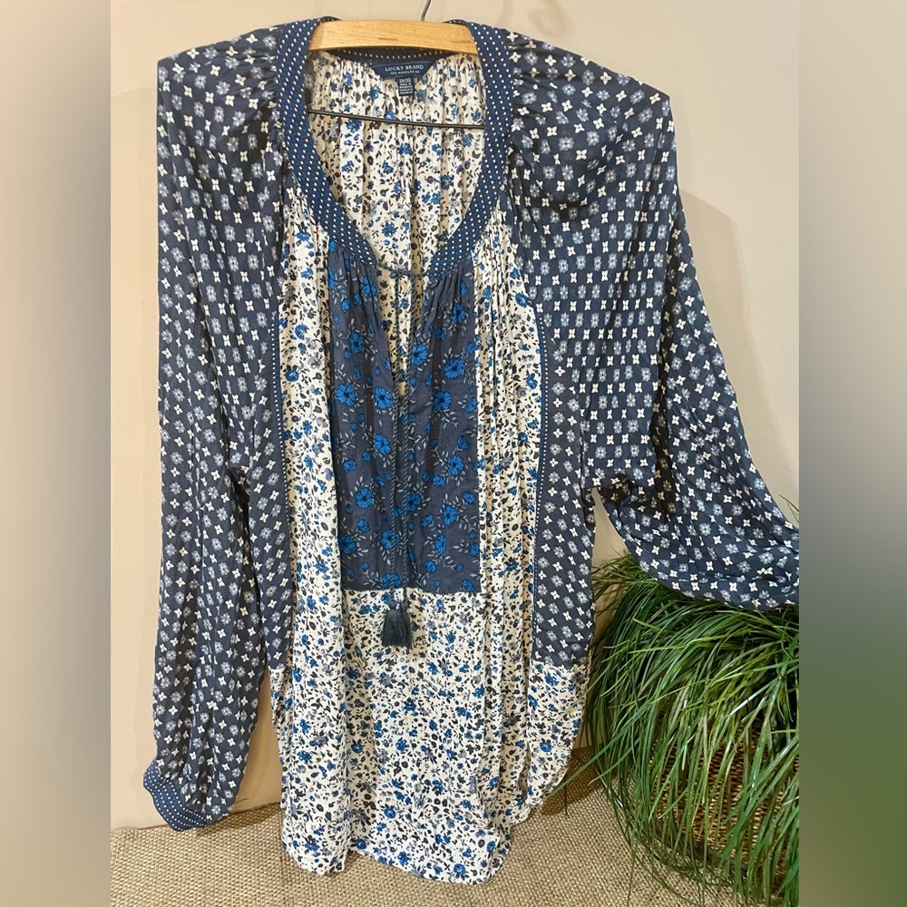 Lucky Brand Ladies top size 1X